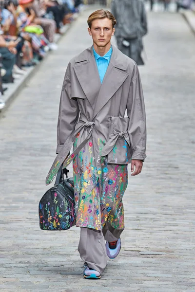 Look 28